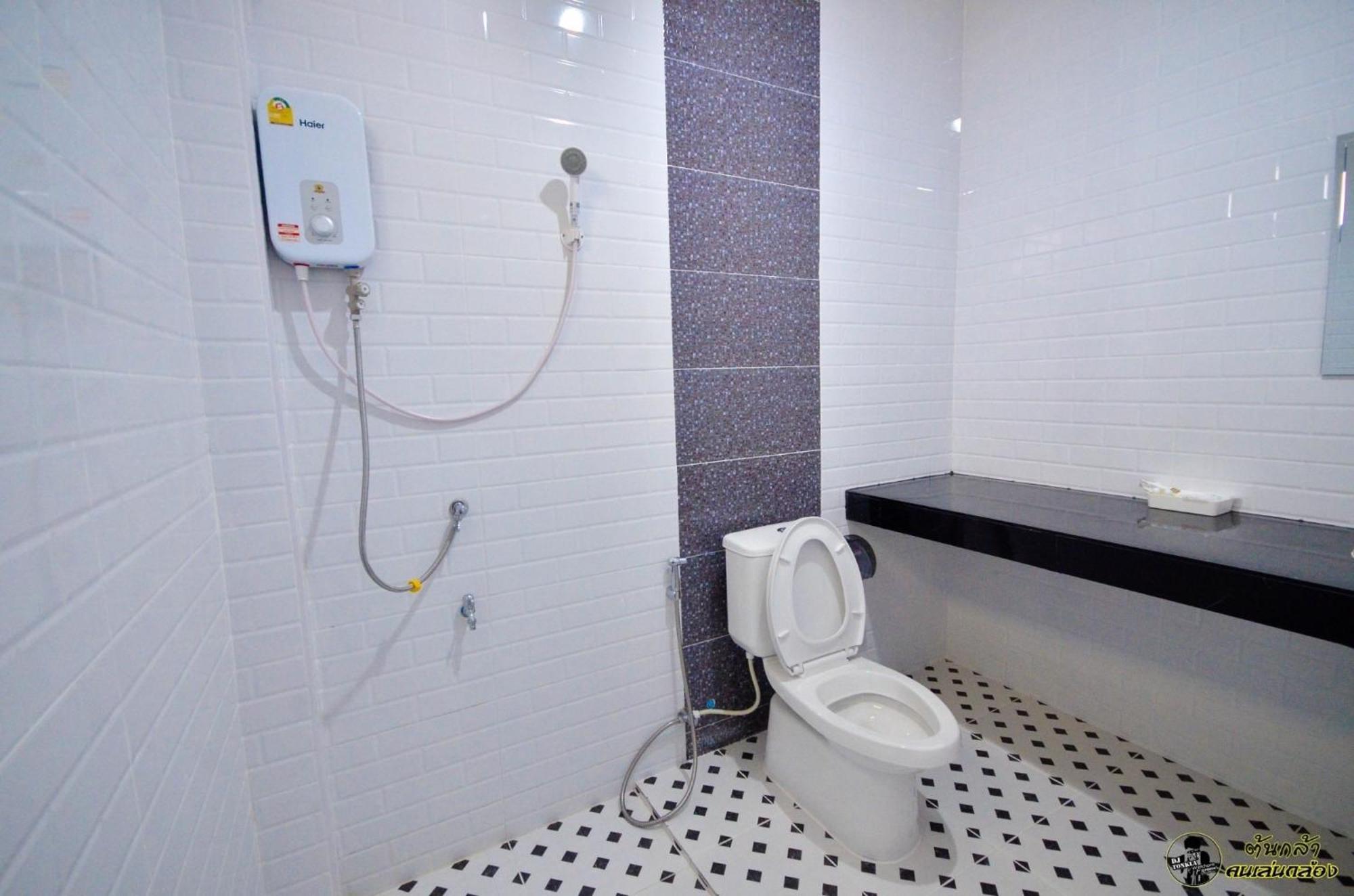 แอ่ว-ดีld Hotel&Residences Ngao Exterior photo