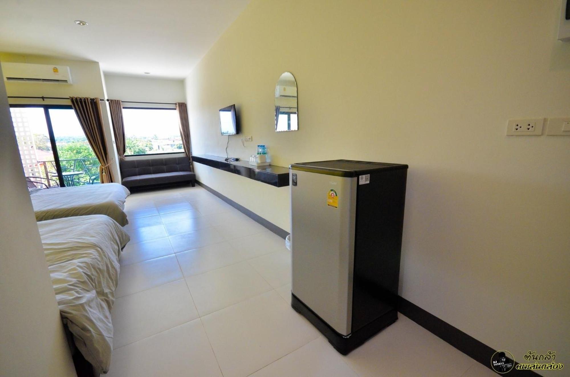 แอ่ว-ดีld Hotel&Residences Ngao Exterior photo